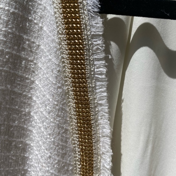 Chic White & Gold Women's Jacket - Picture 2 of 4